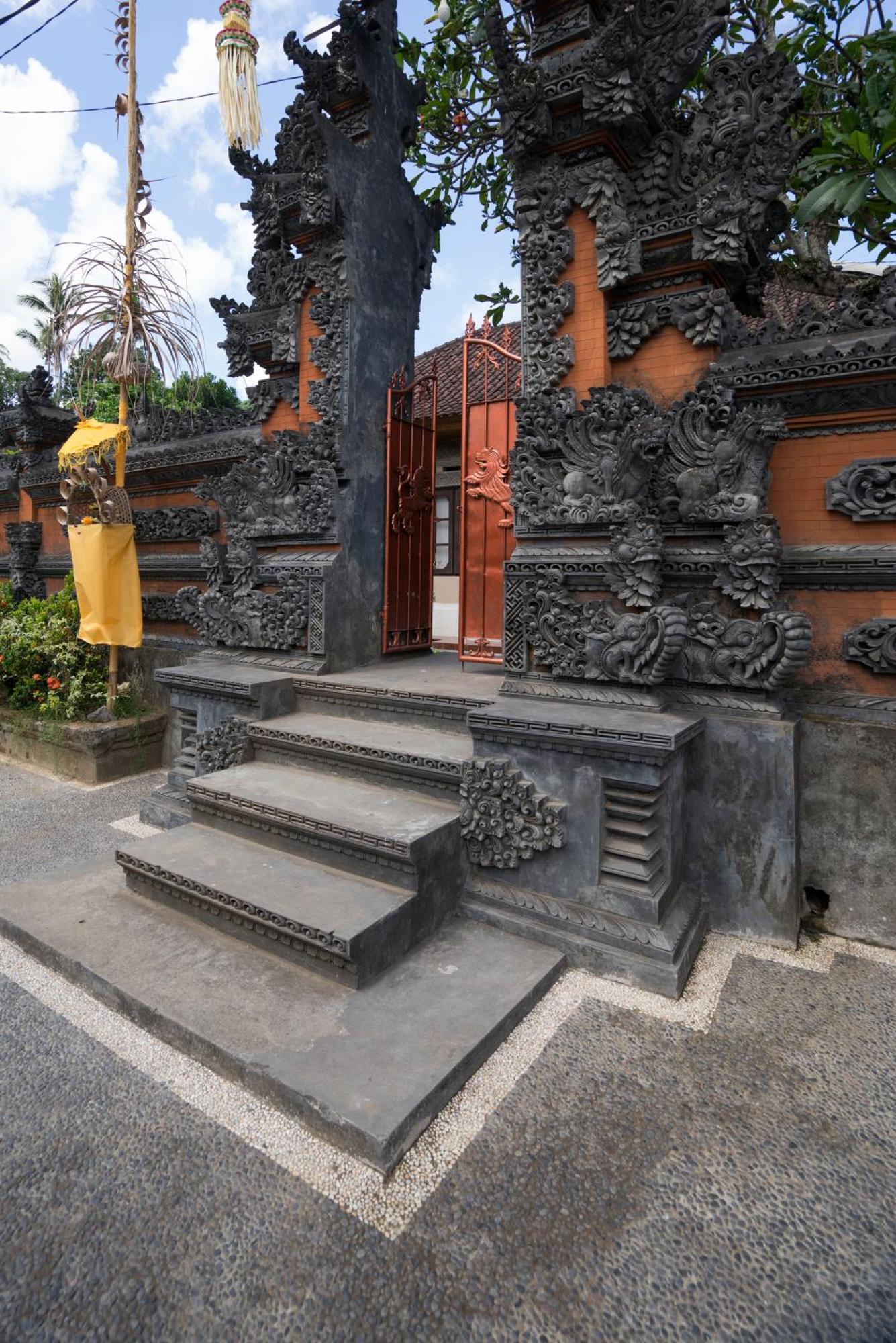 Nuaja Balinese Guest House Ubud Exterior foto